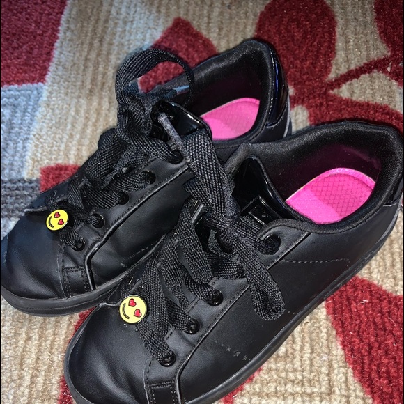 girls black skechers